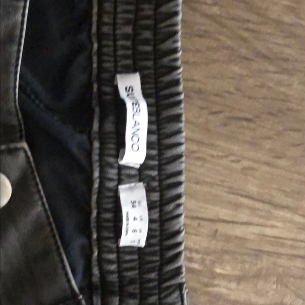 Short pants - Picture 3 of 3